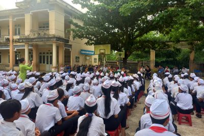 Các cháu mẫu giáo 5_6 tuổi thăm quan trường tiểu học