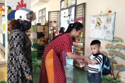 Hoạt động của cô và trò lớp MG Nhỡ (4-5 tuổi) hưởng ứng tuần lễ áo dài