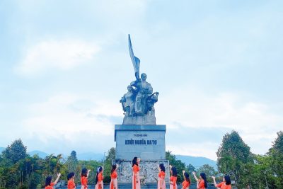 Hưởng ứng tuần lễ áo dài chào mừng ngày 8/3