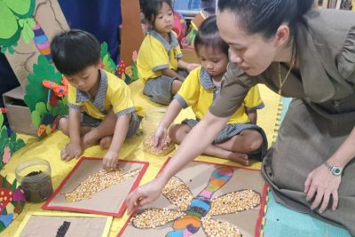 Hoạt động của cô và trẻ lớp mẫu giáo bé