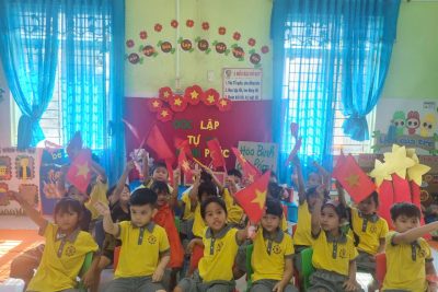 Lớp mẫu giáo lớn hưởng ứng 51 năm ngày giải phóng Miền Nam thống nhất đất nước 30-4