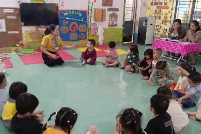 chơi hoạt động ở các góc lớp mẫu giáo 3-4 tuổi